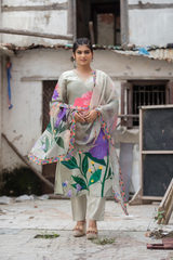 Satrangi Women's Grey Floral 3/4 Sleeve Sleeve Kurta and Pant Set with Dupatta in Viscose