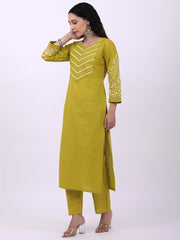 Satrangi Women's Green Cotton Embroidered 3/4th Sleeve Round Neck Kurta Set - Satrangi Fashion