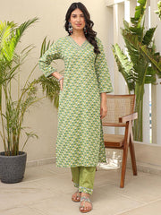 Satrangi Women's Parrot Green Cotton V - Neck Printed Kurta Pant Set with 3/4th Sleeves - Satrangi Fashion